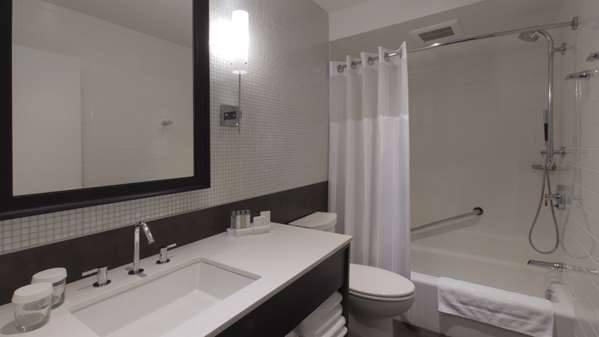  - Manoir Victoria Hotel Quebec City