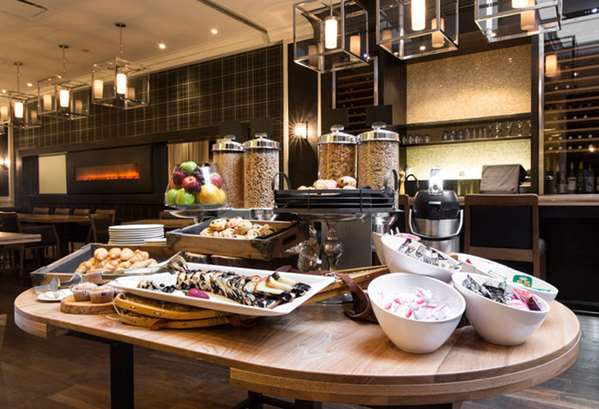 Bar - Manoir Victoria Hotel Quebec City