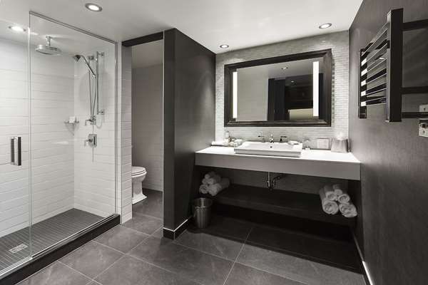 Suite - Manoir Victoria Hotel Quebec City