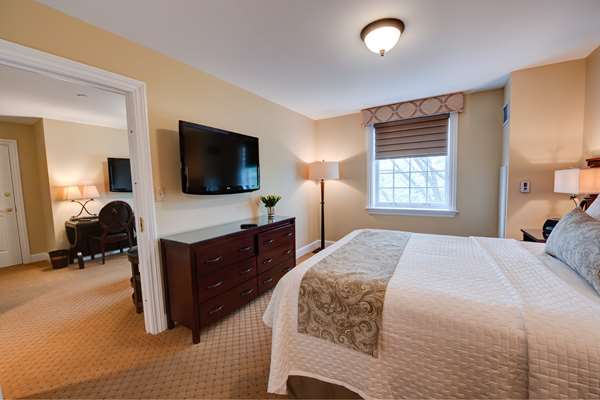Suite - Nassau Inn Princeton