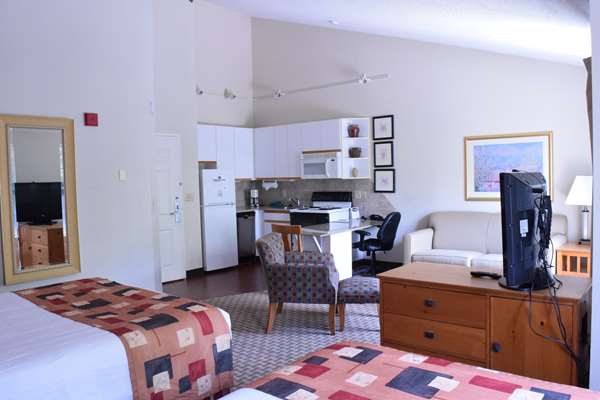 Suite - Cresthill Suites East Syracuse