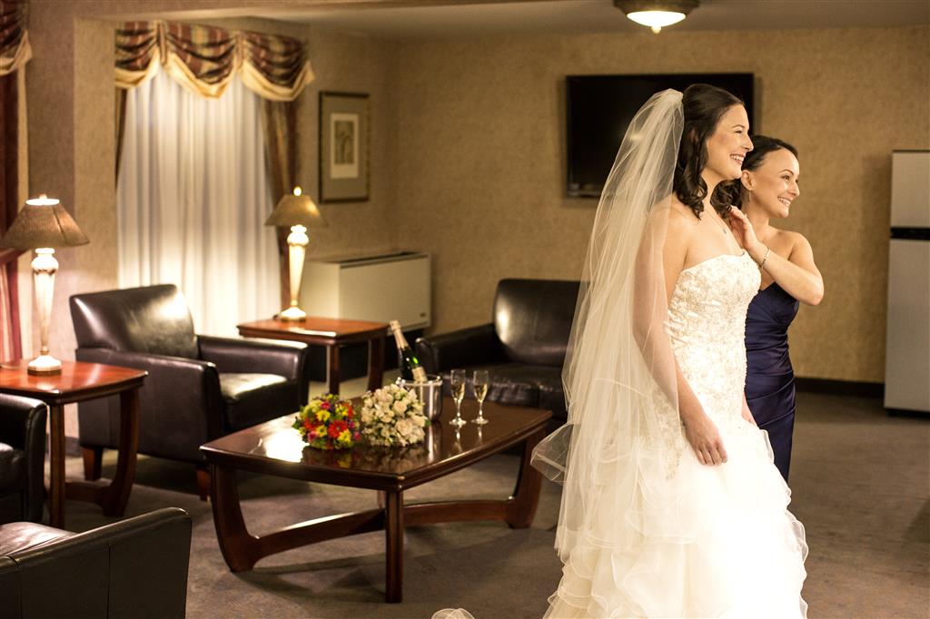 RIT INN AND CONFERENCE CENTER-guestroom-Full Bar.jpg