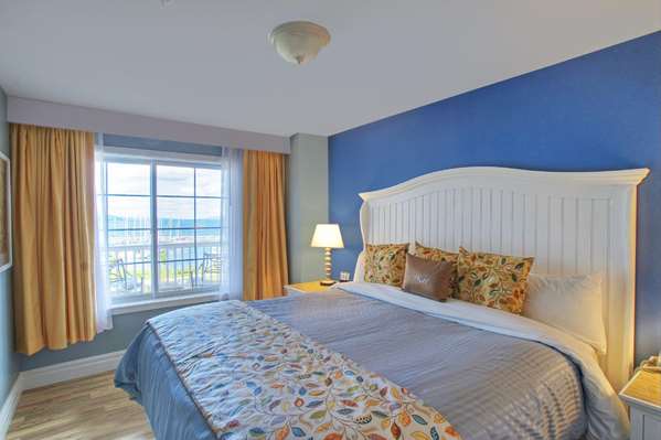 Suite - Watkins Glen Harbor Hotel