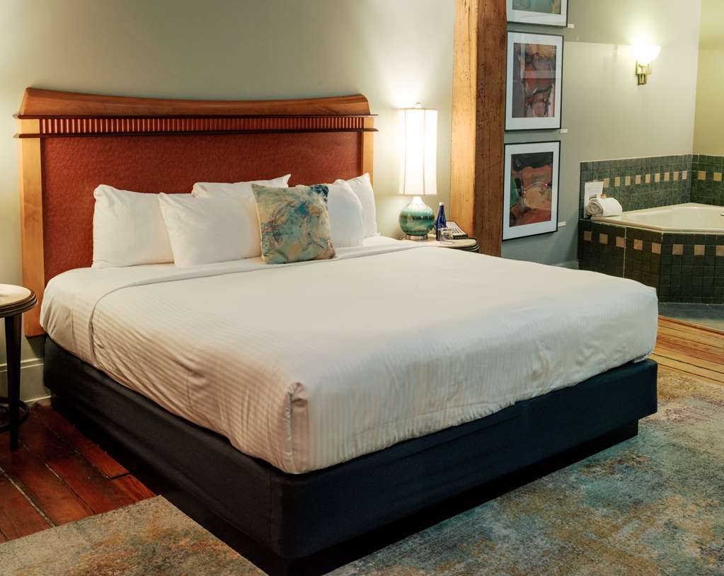 LANCASTER ARTS HOTEL-guestroom-Guest Room,Suite,On-Site.jpg