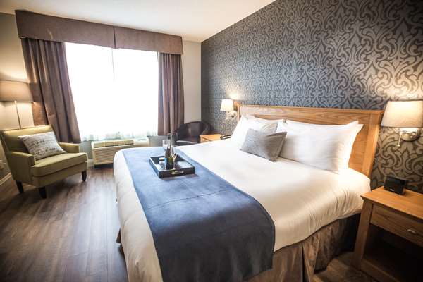 Suite - Cambridge Hotel & Conference Centre