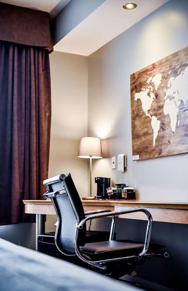  - Cambridge Hotel & Conference Centre