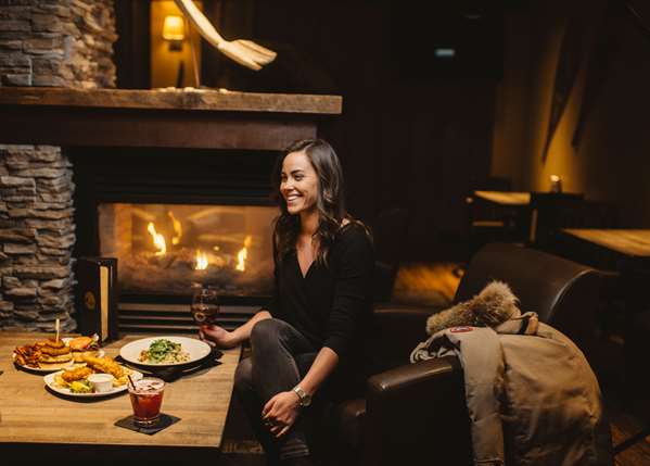 Bar - Explorer Hotel Yellowknife