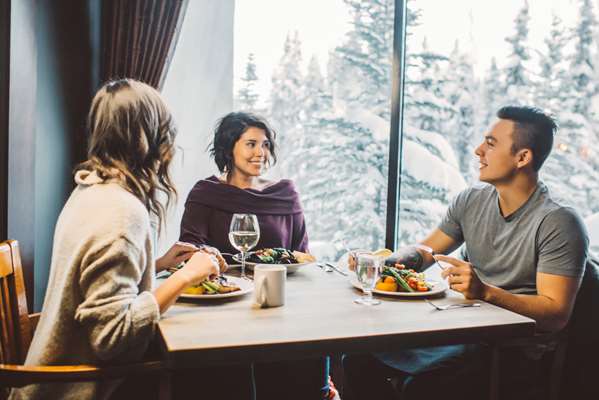 Restaurant - Explorer Hotel Yellowknife