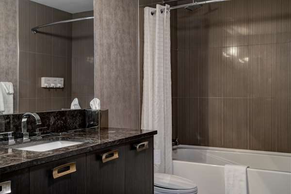  - Hotel Arts Kensington Calgary