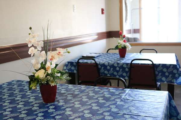 Restaurant - Nomad Hotel & Suites Fort McMurray