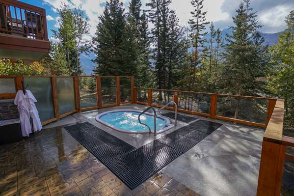 Pool - Falcon Crest Lodge Canmore