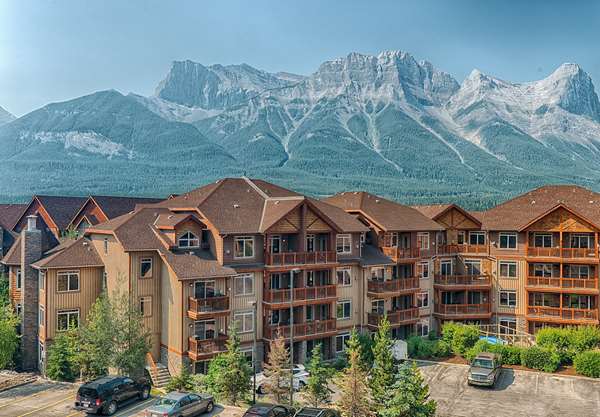 Exterior view - Falcon Crest Lodge Canmore