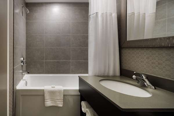  - Pomeroy Hotel & Conference Centre Grande Prairie