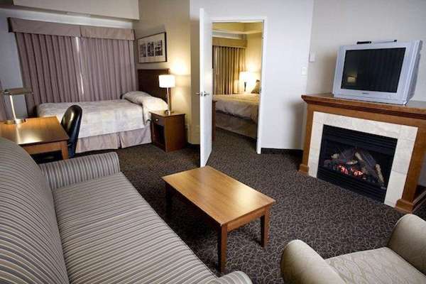 Suite - Heritage Inn & Suites Brooks