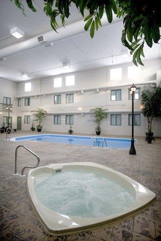 Pool - Heritage Inn High River