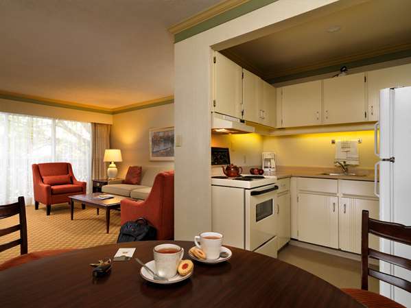  - Royal Scot Hotel & Suites Victoria