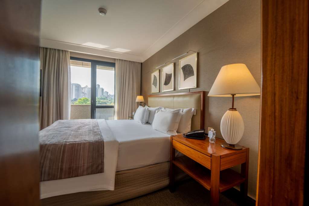 GEORGE V ALTO DE PINHEIROS-guestroom-Guest Room,On-Site.jpg