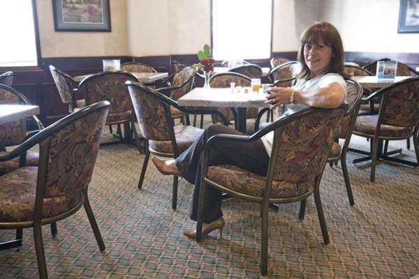 Restaurant - Service Plus Inn & Suites Grande Prairie