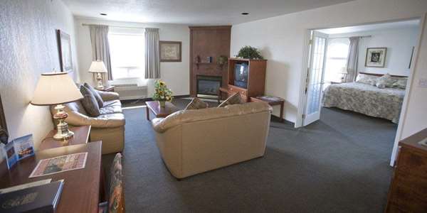 Suite - Service Plus Inn & Suites Grande Prairie
