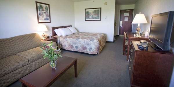  - Service Plus Inn & Suites Grande Prairie