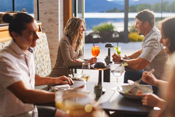 Restaurant - Manteo Resort Waterfront Hotel & Villas Kelowna