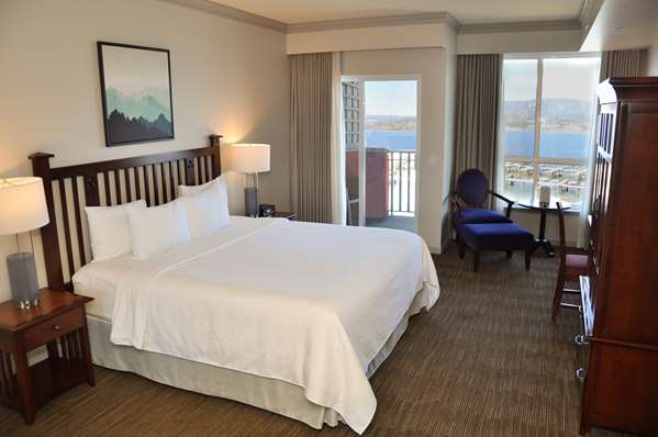  - Manteo Resort Waterfront Hotel & Villas Kelowna
