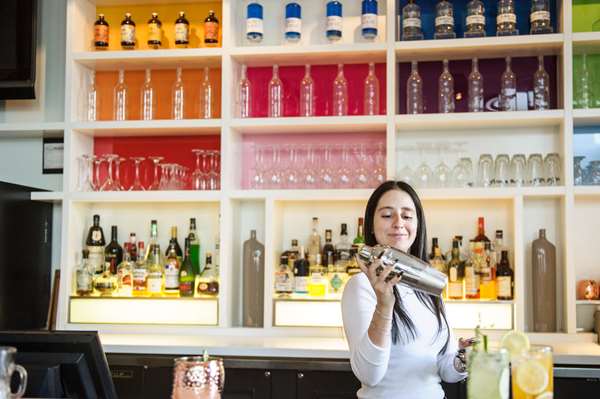 Bar - ALT Hotel Quartier DIX30 Brossard