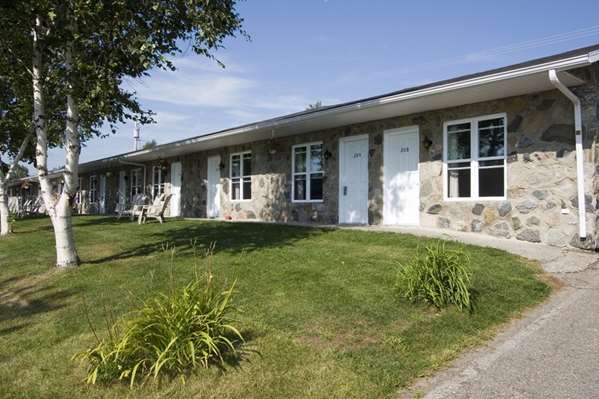 Exterior view - Hotel Cap-Aux-Pierres Charlevoix