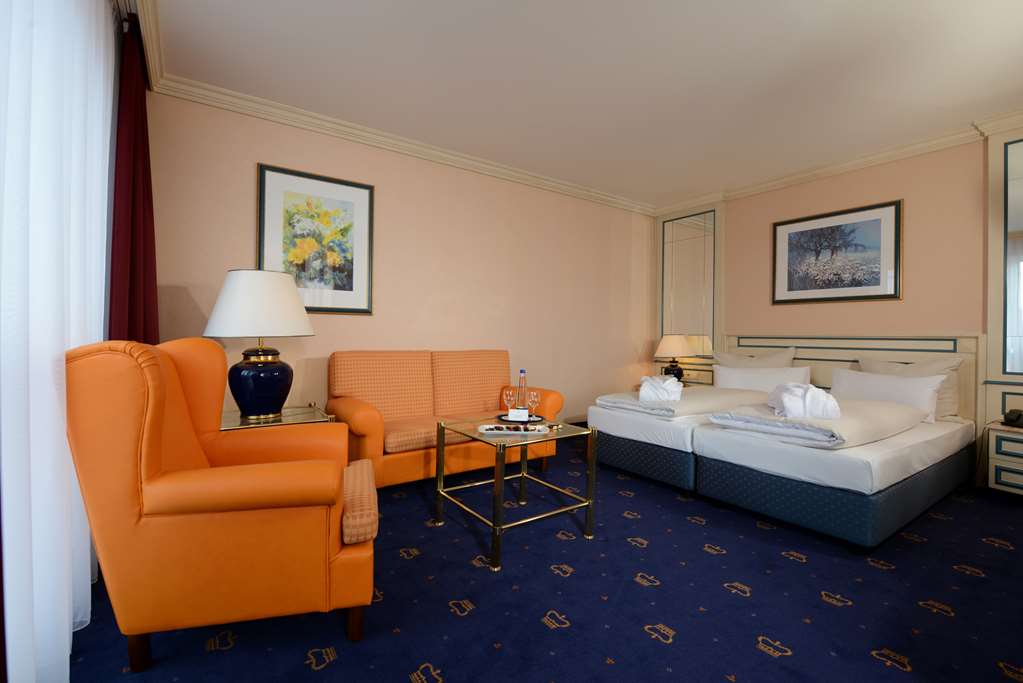 THE MONARCH HOTEL-guestroom-Guest Room,On-Site.jpg