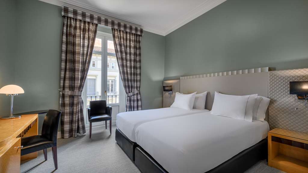 HOTEL LARIOS MALAGA-guestroom-Guest Room,On-Site.jpg