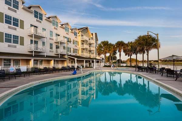 Pool - Waterfront Inn The Villages