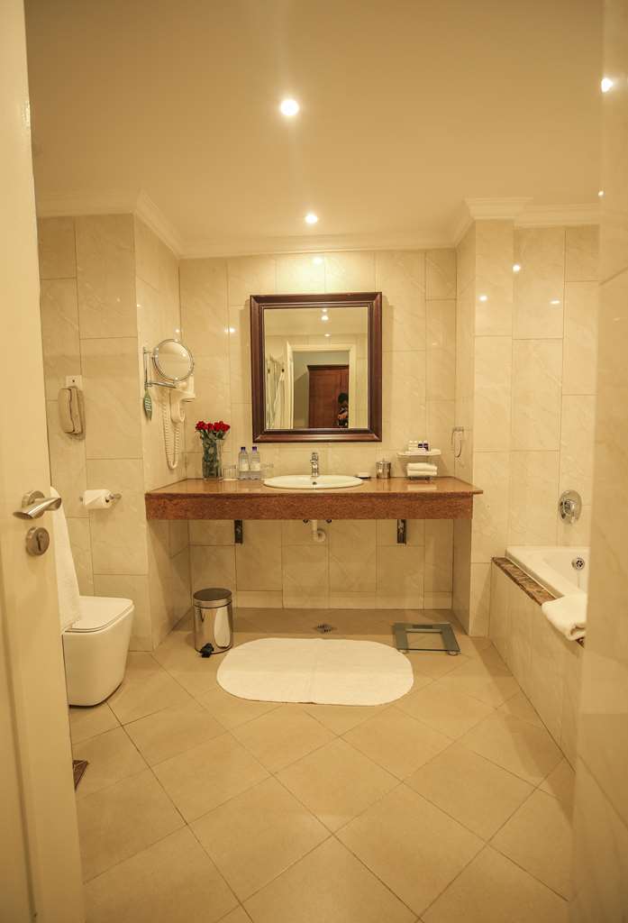 KIGALI SERENA HOTEL-guestroom-Guest Room,Bathroom,Suite,On-Site.jpg