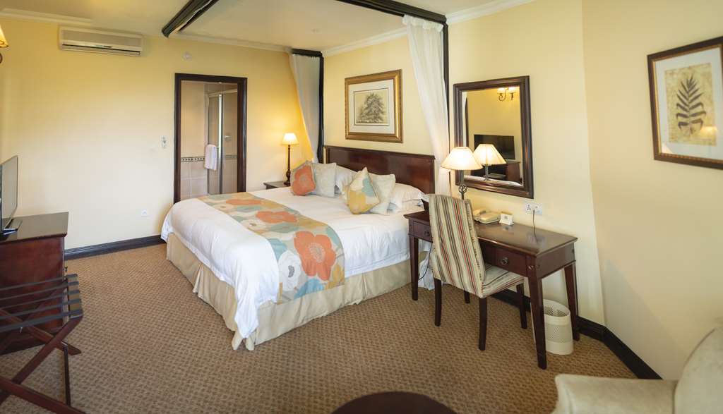 LAKE KIVU SERENA HOTEL-guestroom-Guest Room,Suite,On-Site.jpg