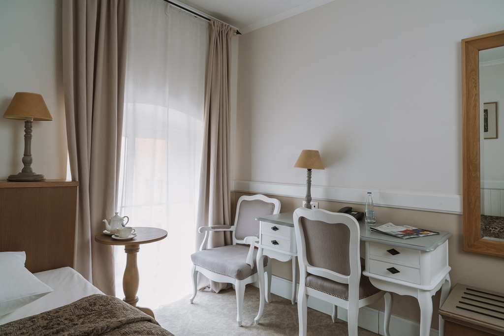 ART HOTEL WROCLAW-guestroom-Guest Room,On-Site.jpg
