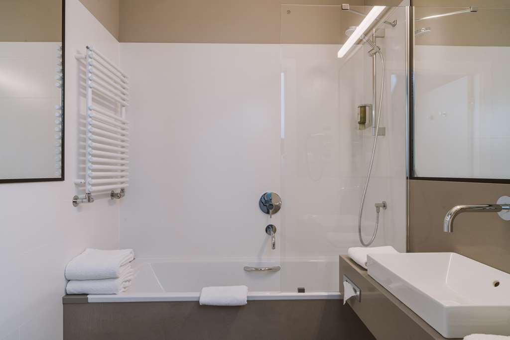 ART HOTEL WROCLAW-guestroom-Guest Room,Bathroom,On-Site.jpg