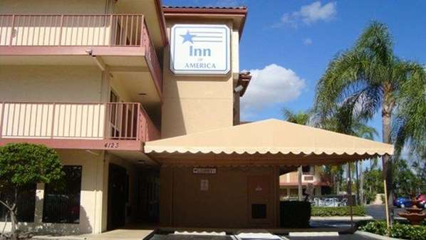 Exterior view - Inn of America Palm Beach Gardens - I-95, Exit 77