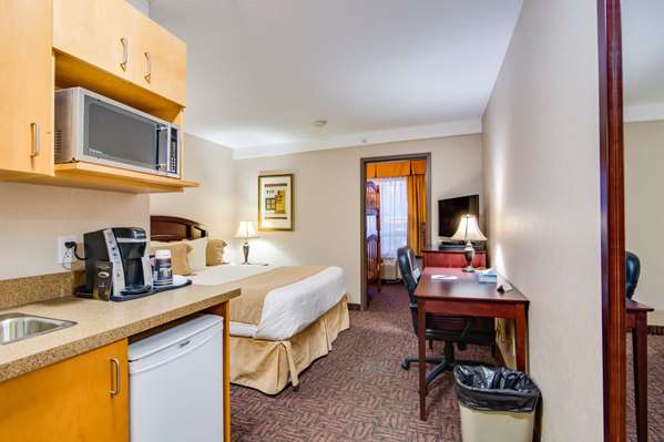 Suite - Peavine Inn & Suites High Prairie