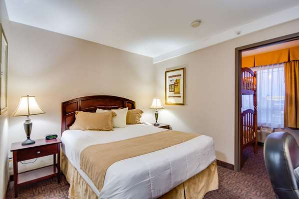 Suite - Peavine Inn & Suites High Prairie