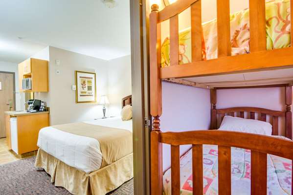 Suite - Peavine Inn & Suites High Prairie