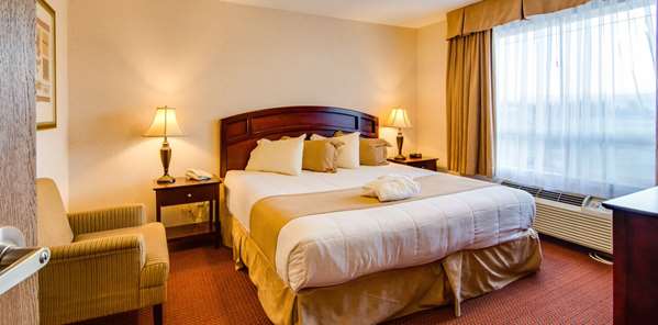 Suite - Peavine Inn & Suites High Prairie