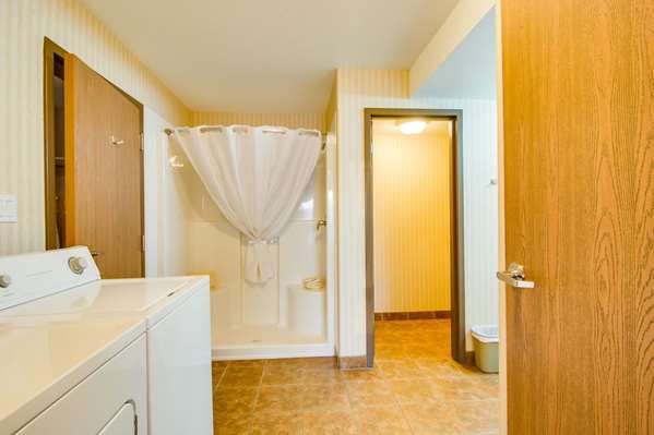 Suite - Peavine Inn & Suites High Prairie