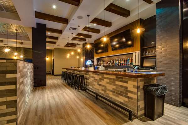 Restaurant - Peavine Inn & Suites High Prairie