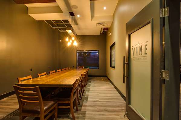 Restaurant - Peavine Inn & Suites High Prairie