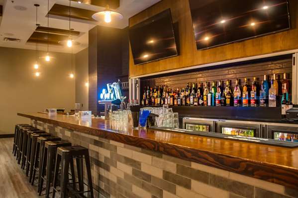 Restaurant - Peavine Inn & Suites High Prairie