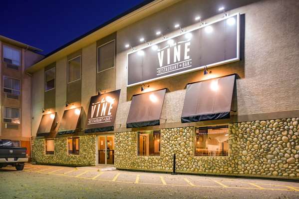 Restaurant - Peavine Inn & Suites High Prairie