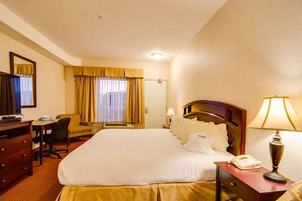 Suite - Peavine Inn & Suites High Prairie