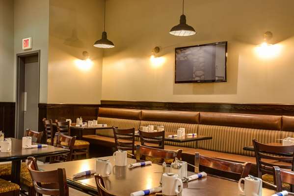 Restaurant - Peavine Inn & Suites High Prairie