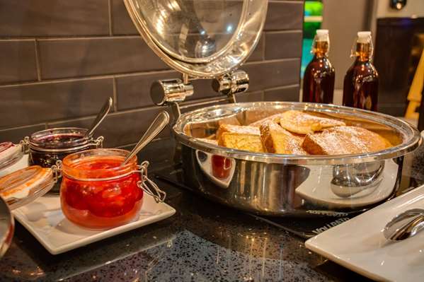 Restaurant - Peavine Inn & Suites High Prairie