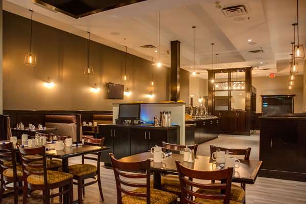 Restaurant - Peavine Inn & Suites High Prairie