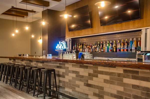 Restaurant - Peavine Inn & Suites High Prairie